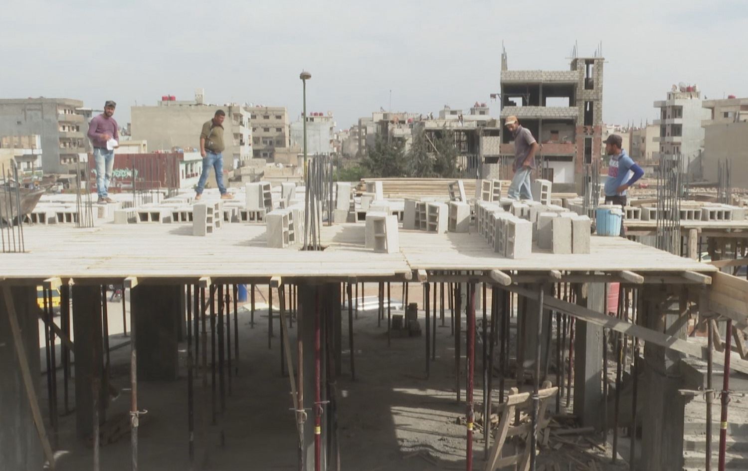 Li Rojavayê Kurdistanê krîza çîmento û hesin derketiye