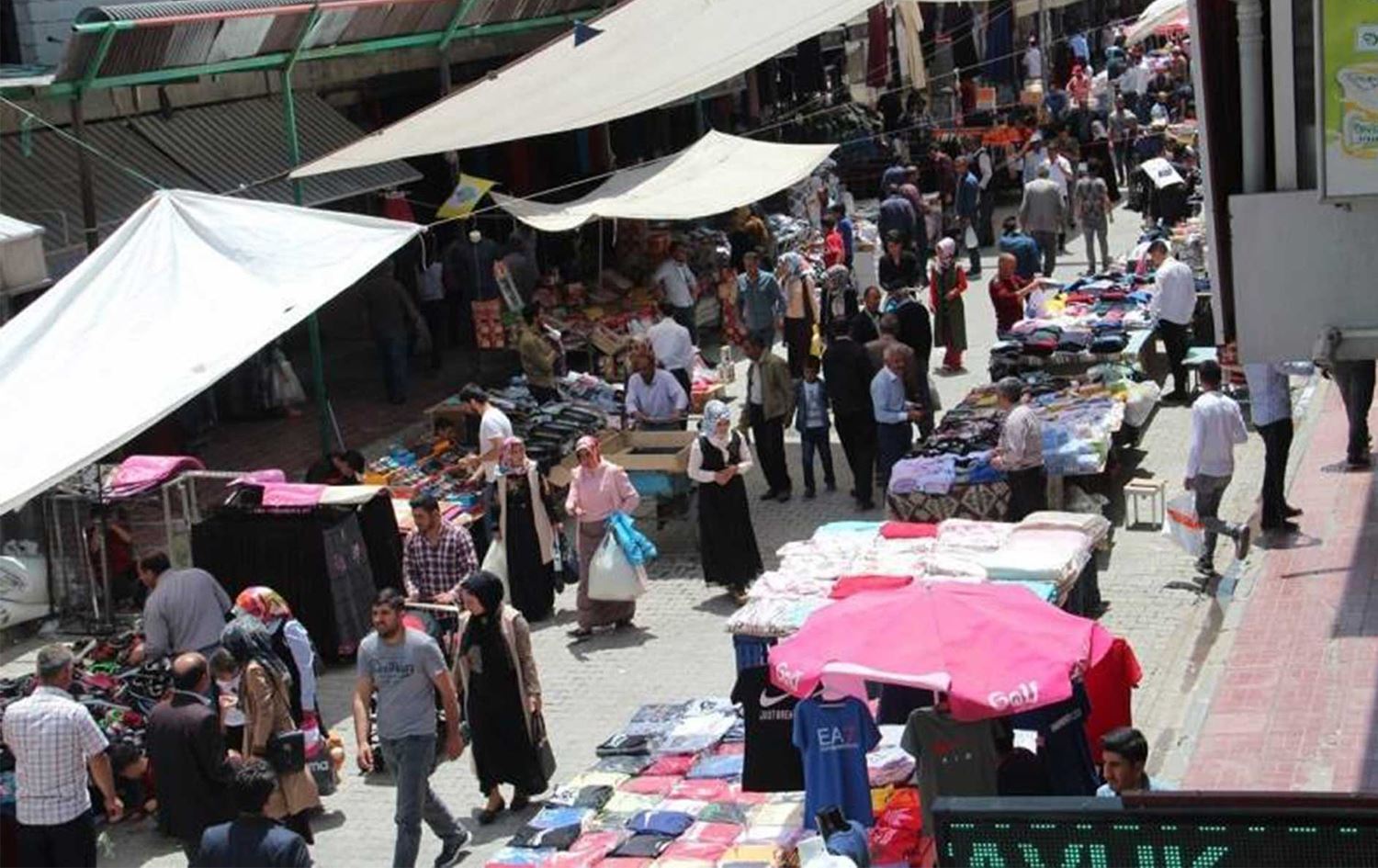Van'da pazar yerlerinde sigara yasağı