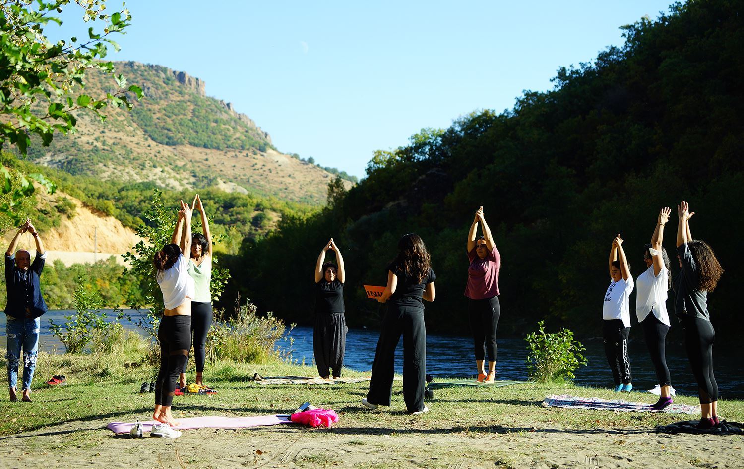 Li ber Çemê Mûnzûrê yoga û medîtasyon