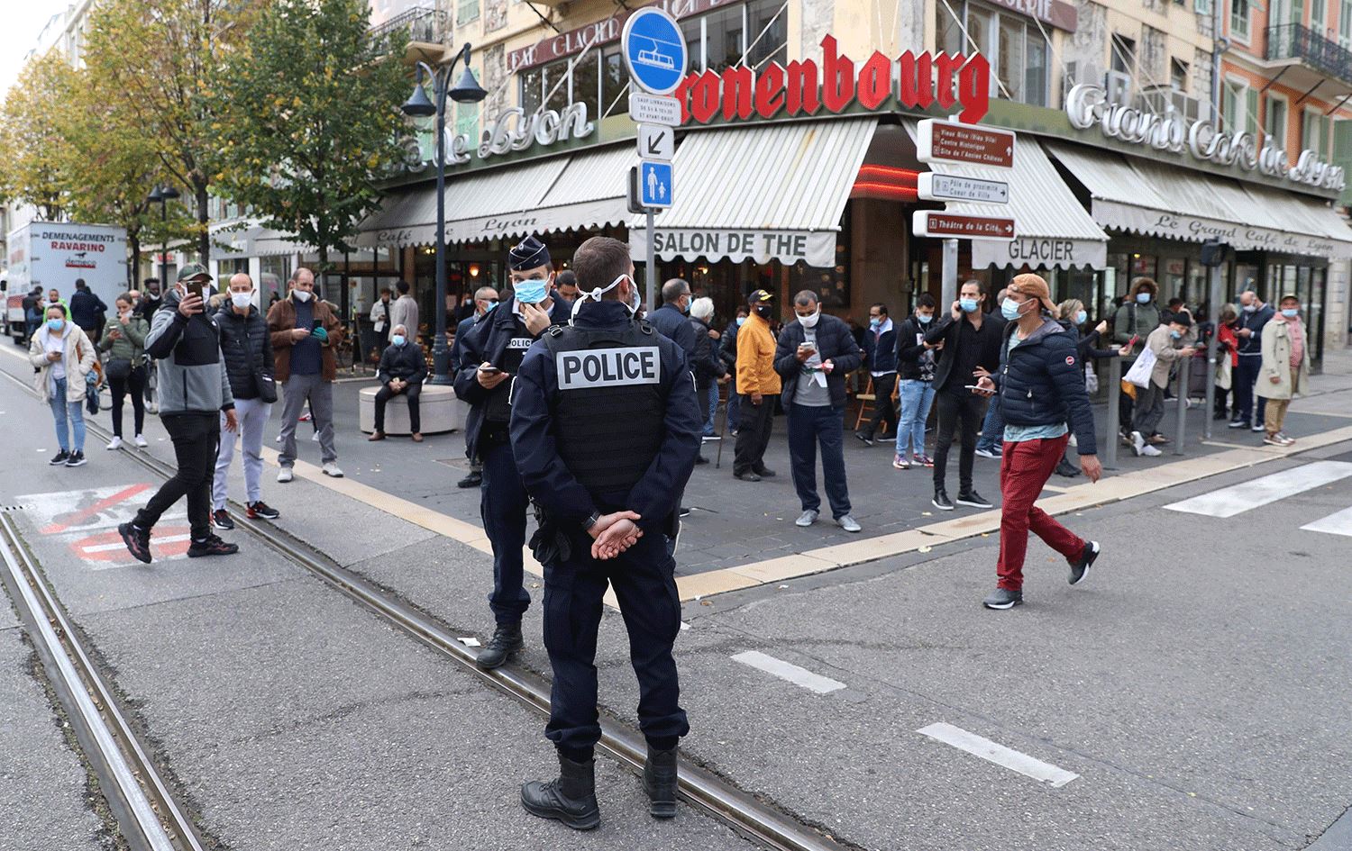 پۆلیسی فەرەنسا: لە هێرشەکەی نیس کەسێک سەربڕدراوە و دوو کەسیش بە چەقۆ کوژراون