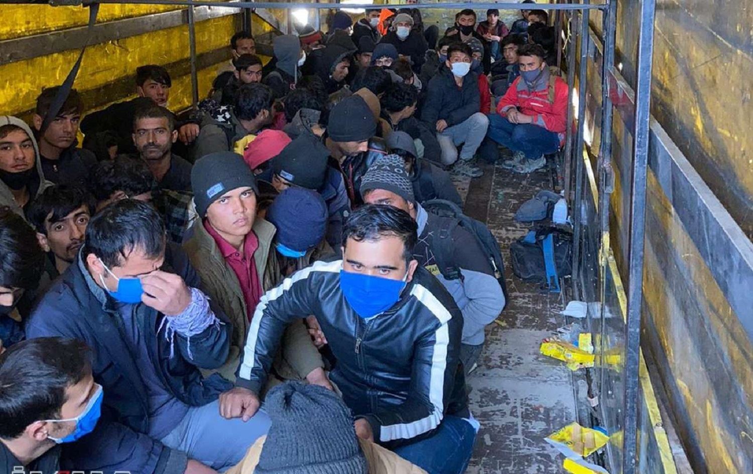 Van’da tır dorsesinde 210 göçmen yakalandı