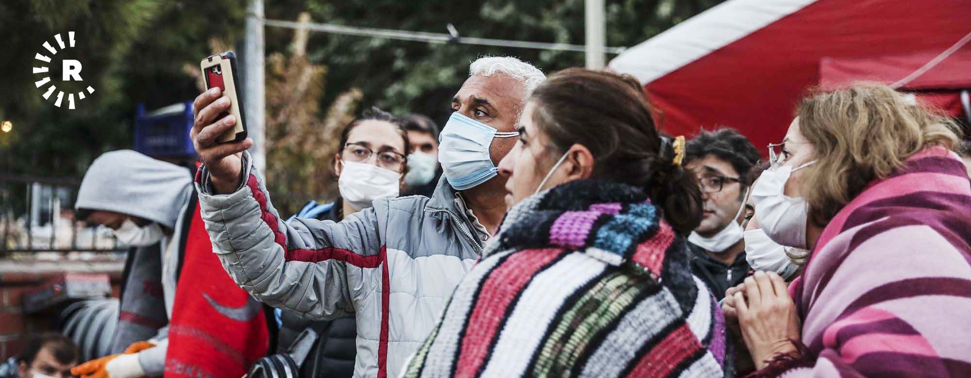 FOTO: İzmir’de arama-kurtarma çalışmaları devam ediyor