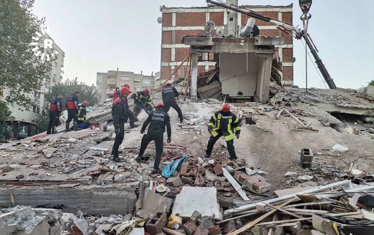 Zêdetir ji 72 kes bi saxî ji bin kavilan hatine derxistin