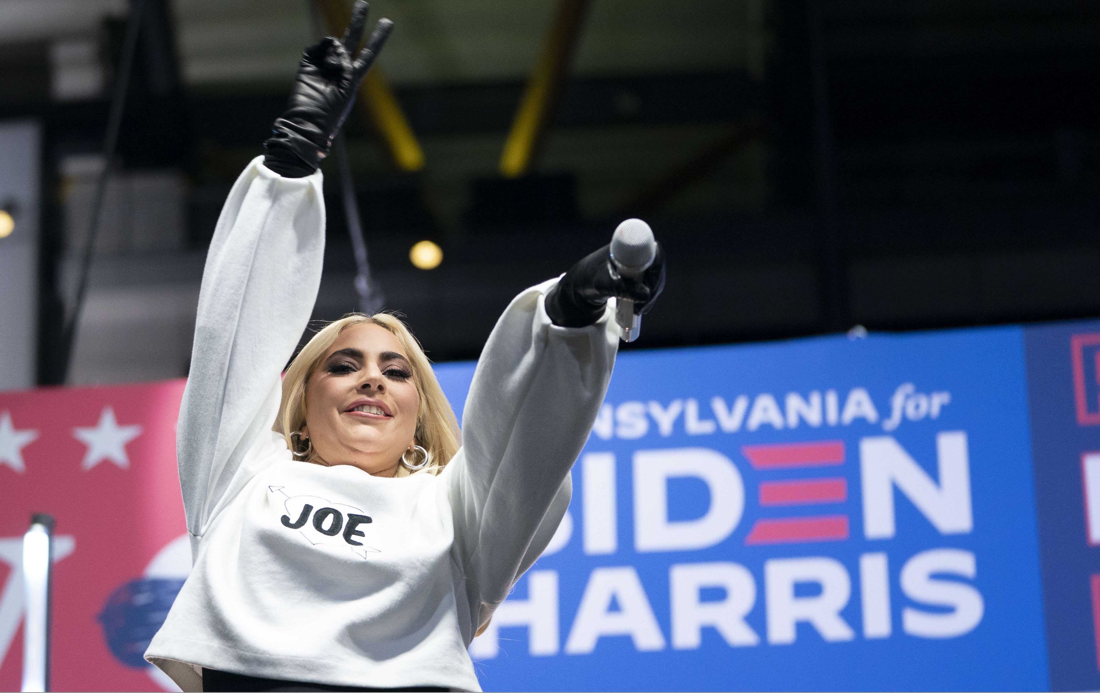 ترەمپ: لەیدی گاگا هاوپەیمانی بایدنی خەواڵووە