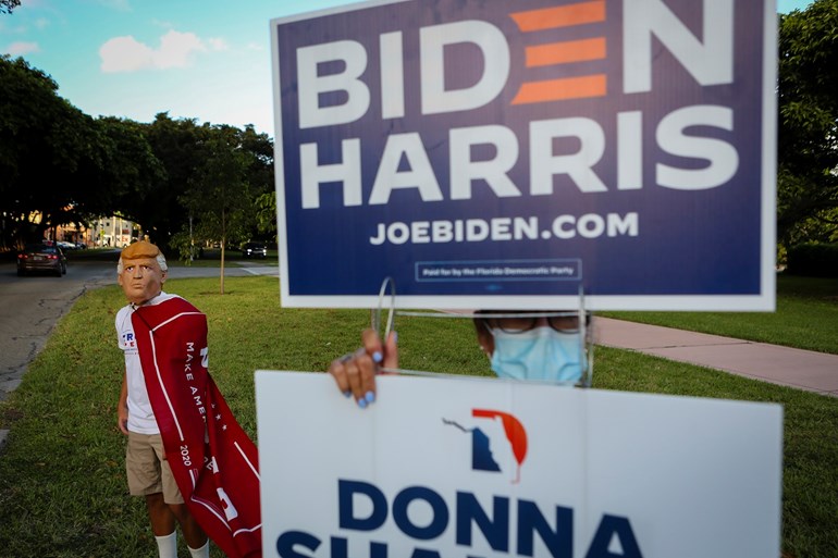 Supporters of Donald Trump and Democratic Presidential candidate and Joe Biden rally in front of a polling station in Miami, Florida on November 3, 2020. Photo: Eva Marie Uzcategui/ AFP