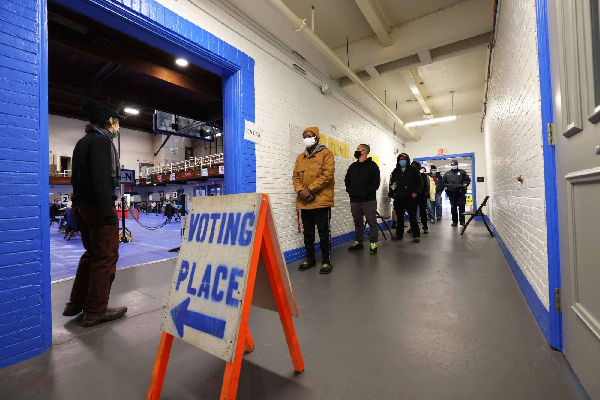 WÊNE - Li Amerîkayê dengdan bi pabendbûna bi rênamiyên Coronayê birêve çû