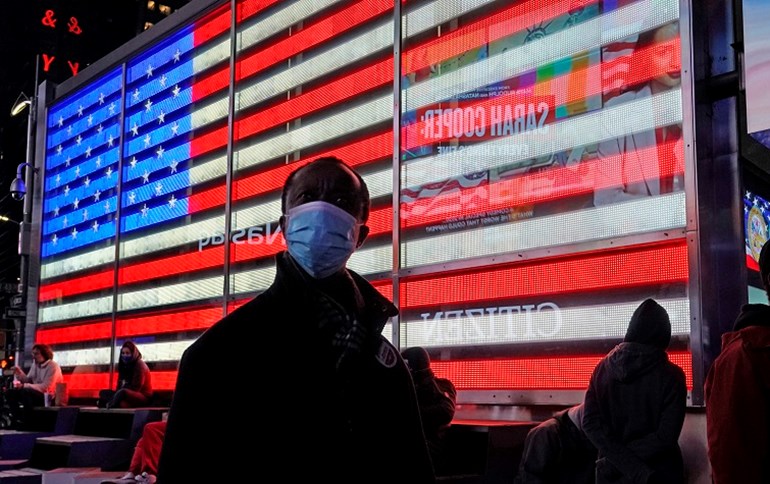 People watch election results in Times Square in New York November 3, 2020. TIMOTHY A. CLARY / AFP