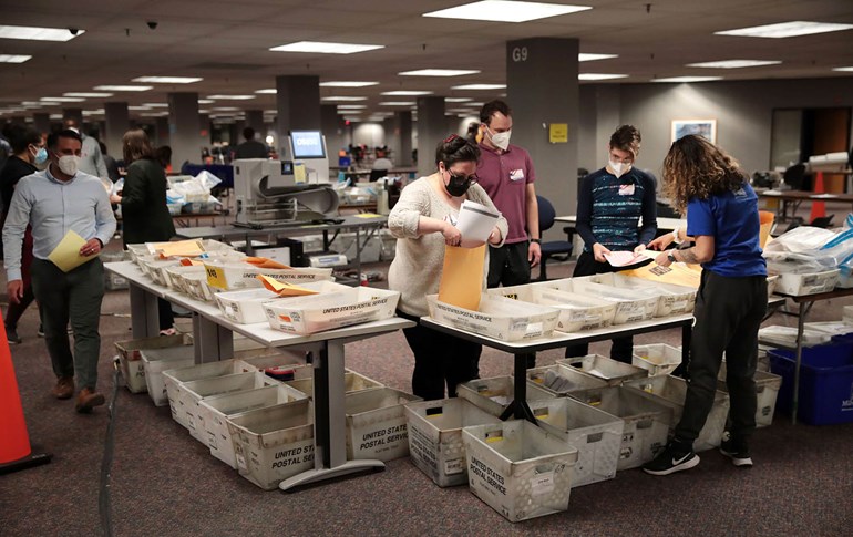 جیاکردنەوەی دەنگەکان لە ویلایەتی ویسکەنسن. وێنە: AFP