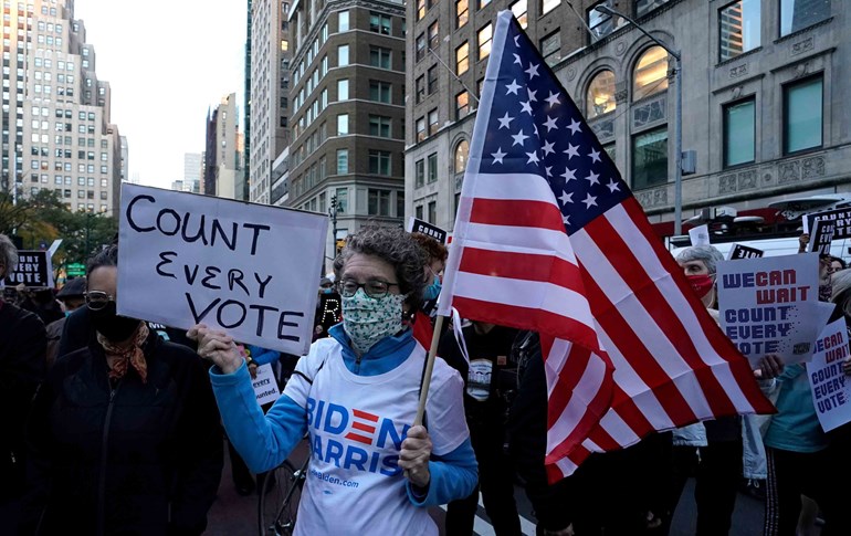 Proseya cudakirina dengan berdewam e