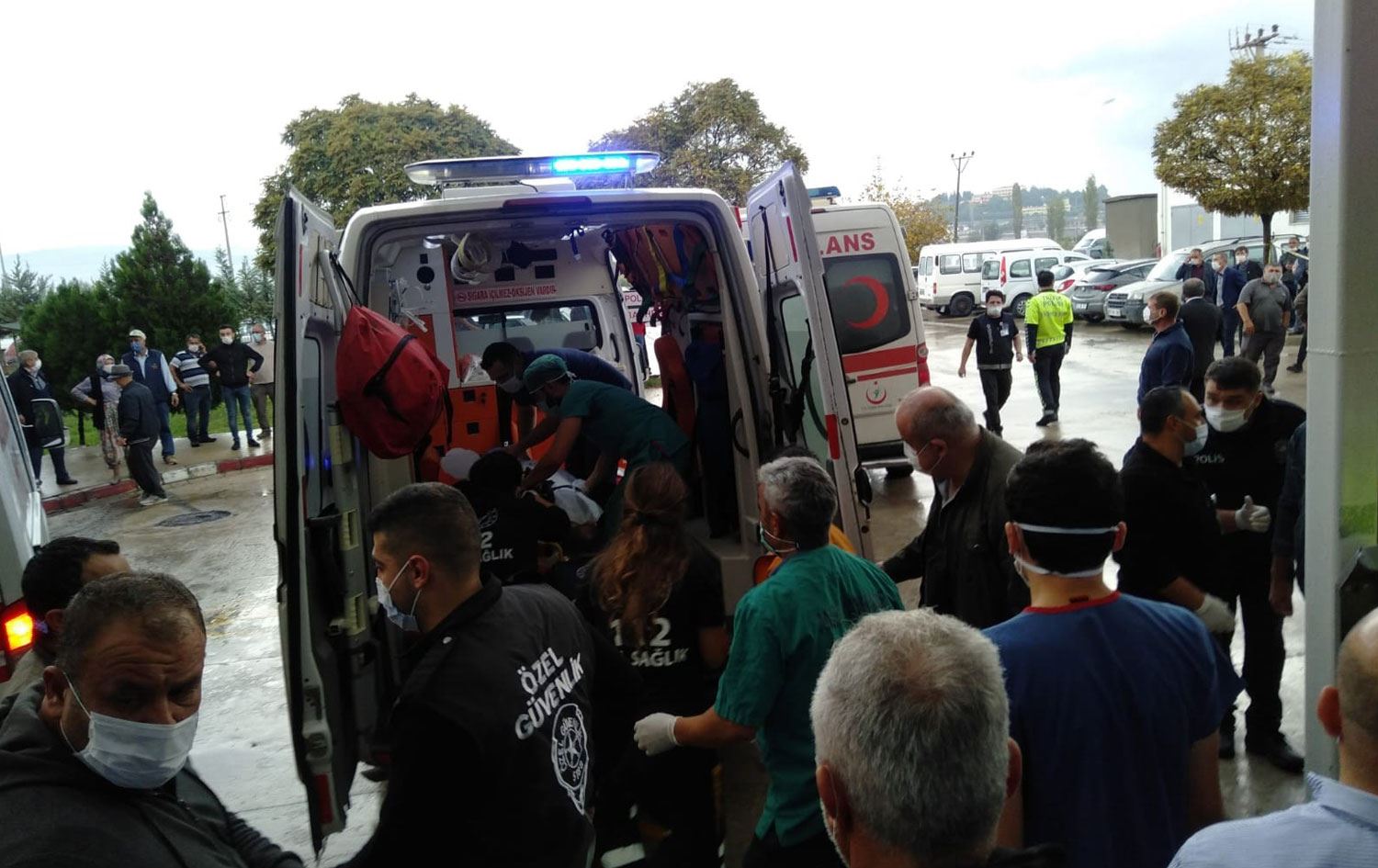 Yıldırımın isabet ettiği 3 kadın işçi hayatını kaybetti