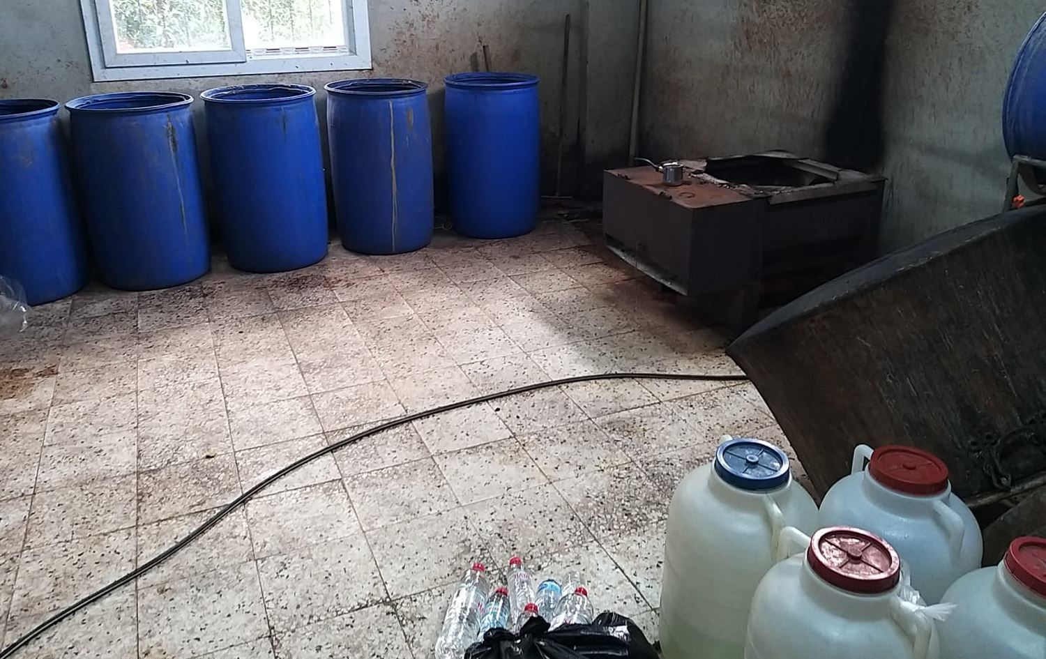 Adana'da 1180 litre sahte içki ele geçirildi