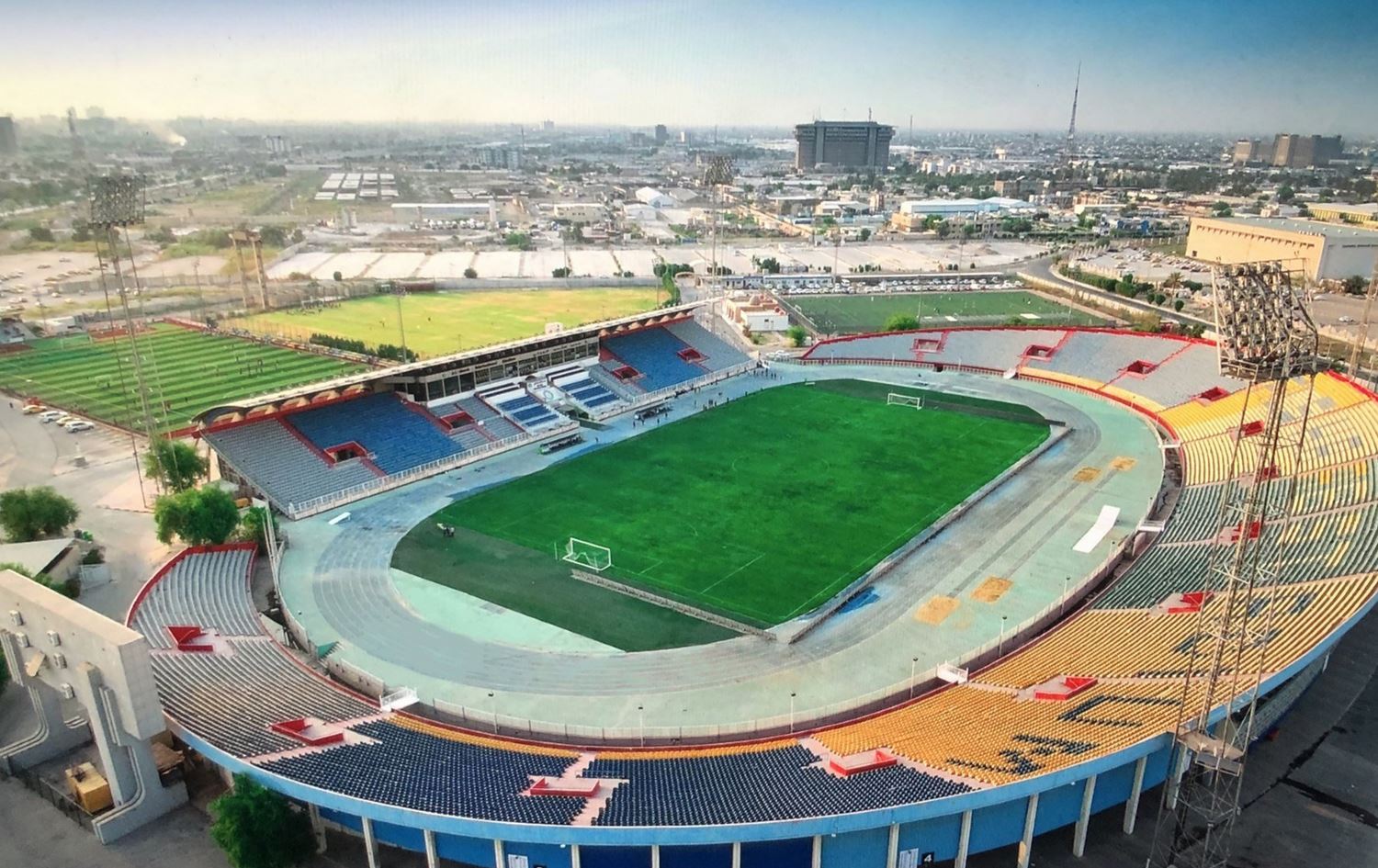 الشباب تصدر عدداً من الإجازات للأندية الرياضية