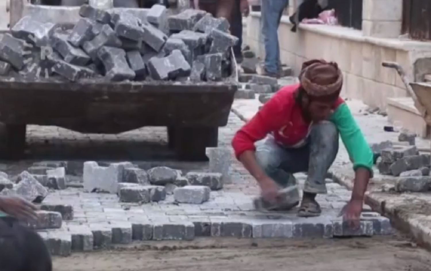 Li Kobanî gelek projeyên xizmetguzarî cibicî dibin