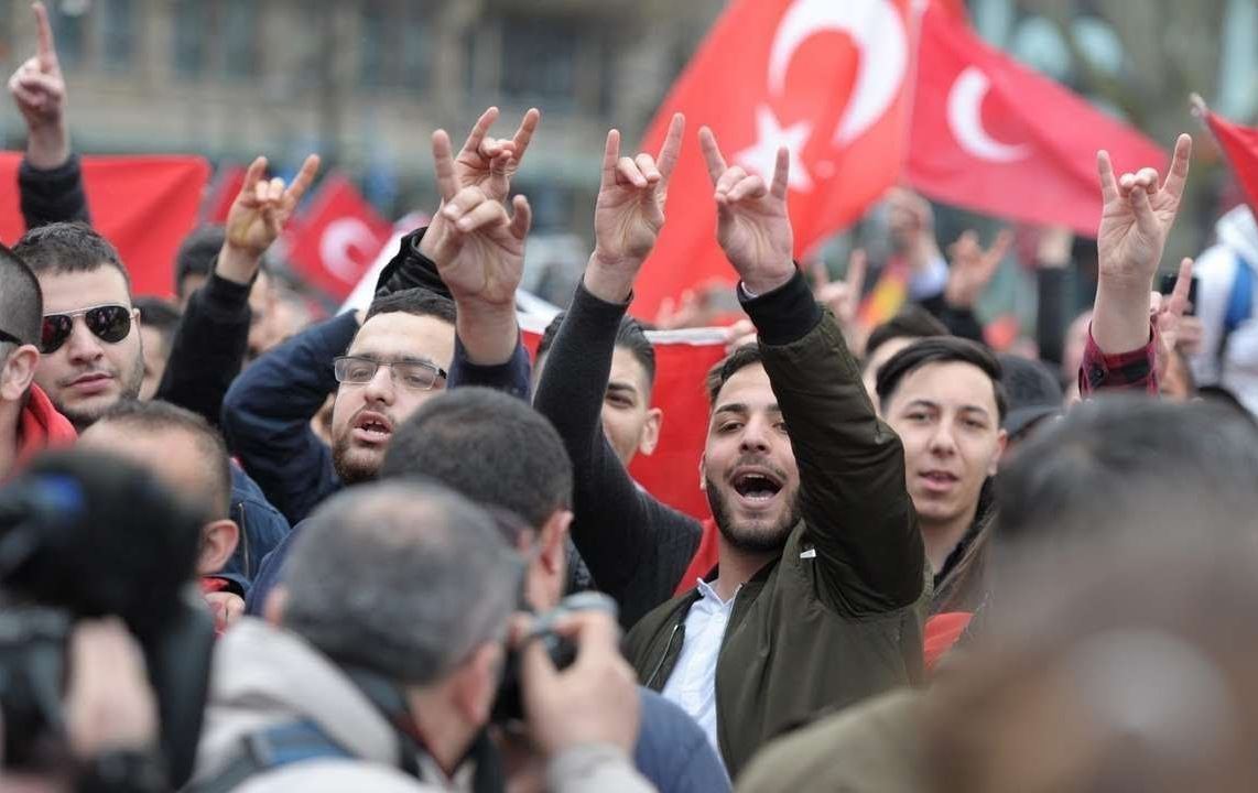 'گورگە بۆرەکان' هەڕەشە لە ئەرمەنەکانی ئەڵمانیا دەکەن