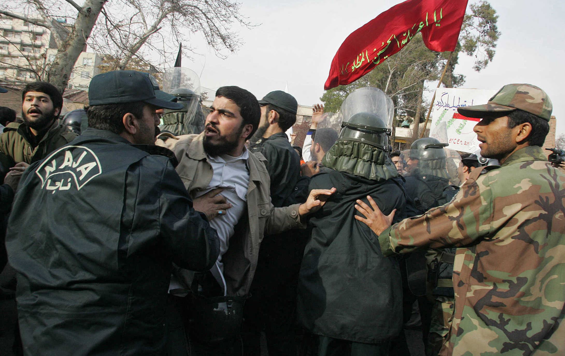 ترس لە خۆپیشاندان.. هەواڵگریی ئێران هەڵمەتێكی دەستگیركردن دەستپێدەكات