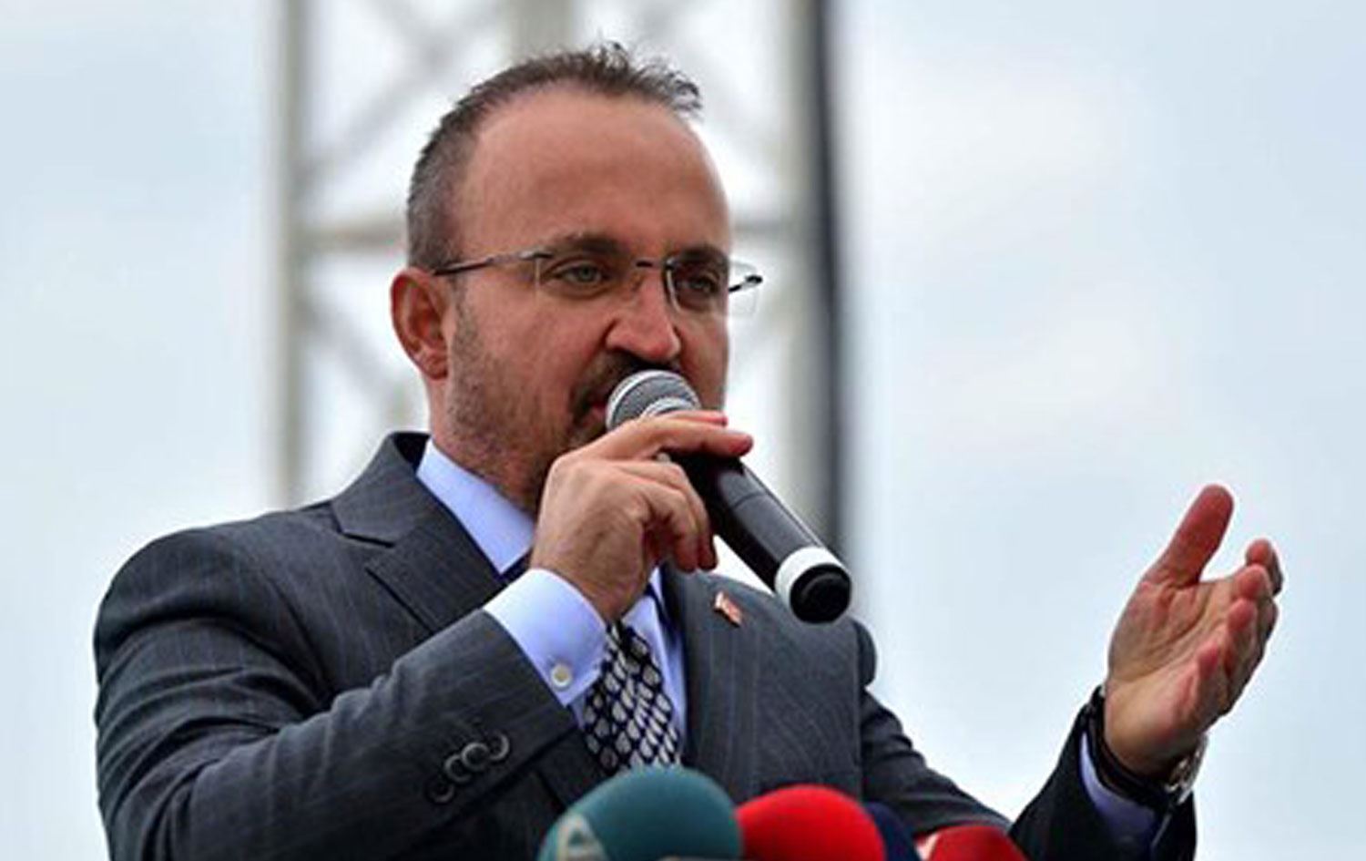 AK Parti’den Arınç'a: En büyük hizmetin istifa haline gelmesi çok acı