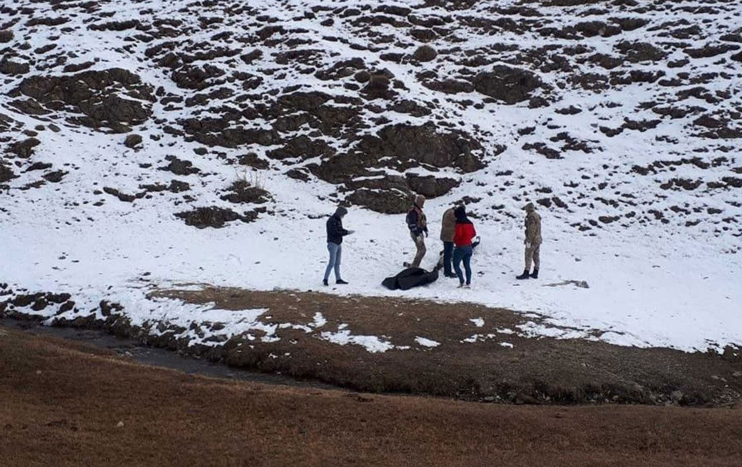 Van sınırında 3 kaçak göçmen donarak öldü