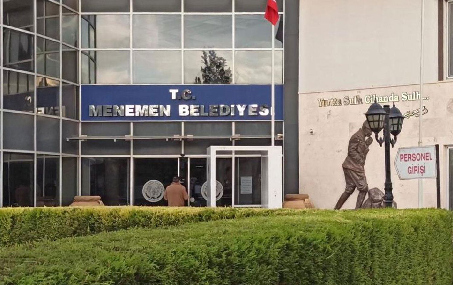Menemen Belediye Başkanı Aksoy görevden uzaklaştırıldı