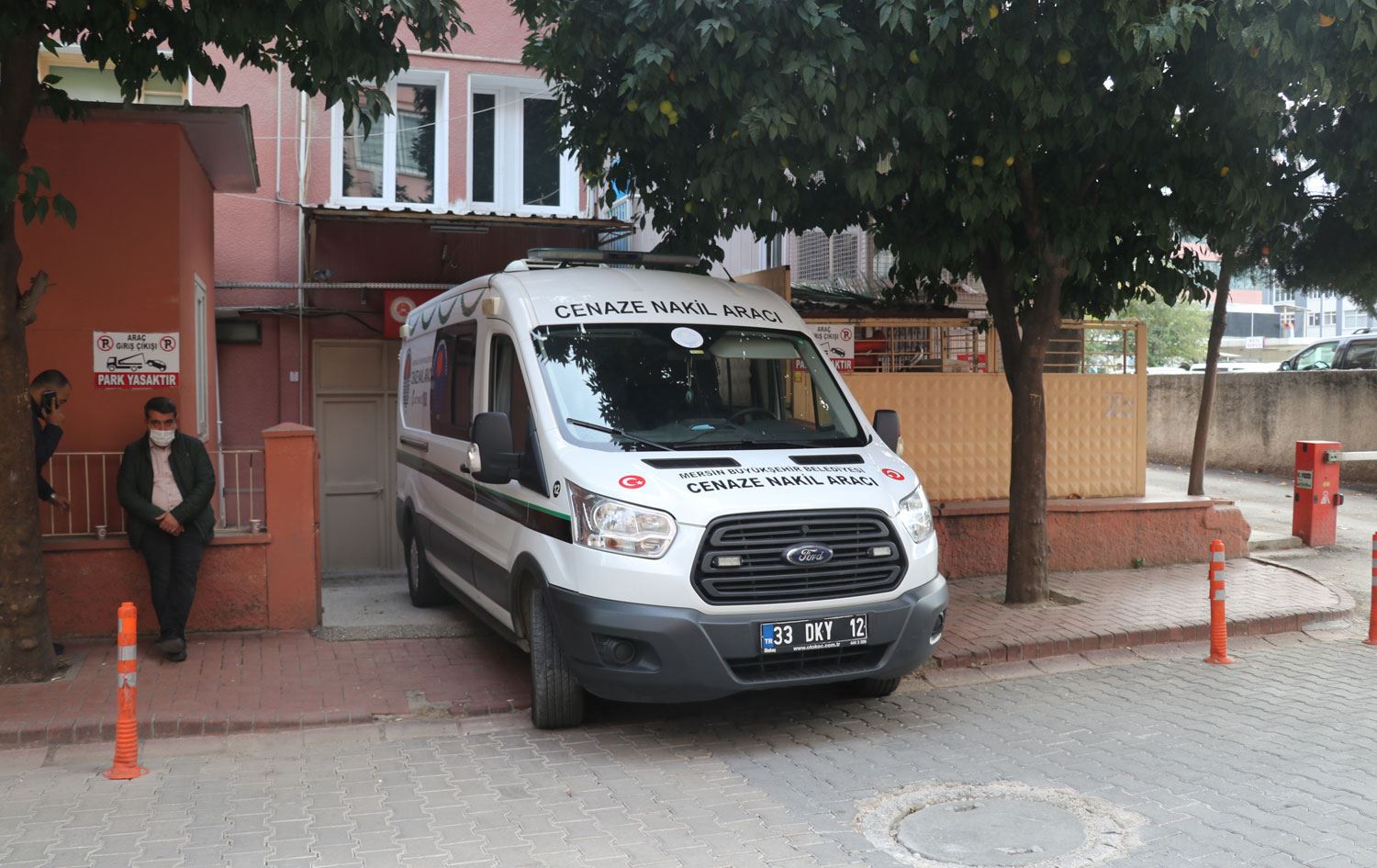 Mersin'de polisleri taşıyan midibüs devrildi: Ölü ve yaralılar var