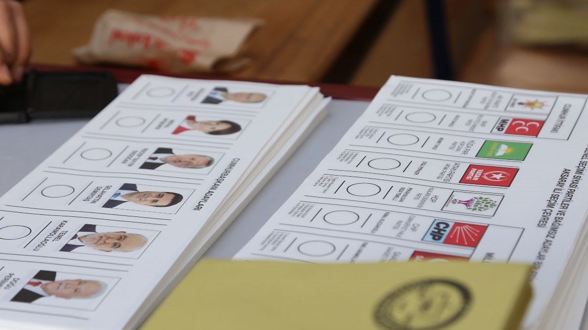 Area Araştırma: AK Parti'nin oyları yüzde 36,2 MHP baraj altında