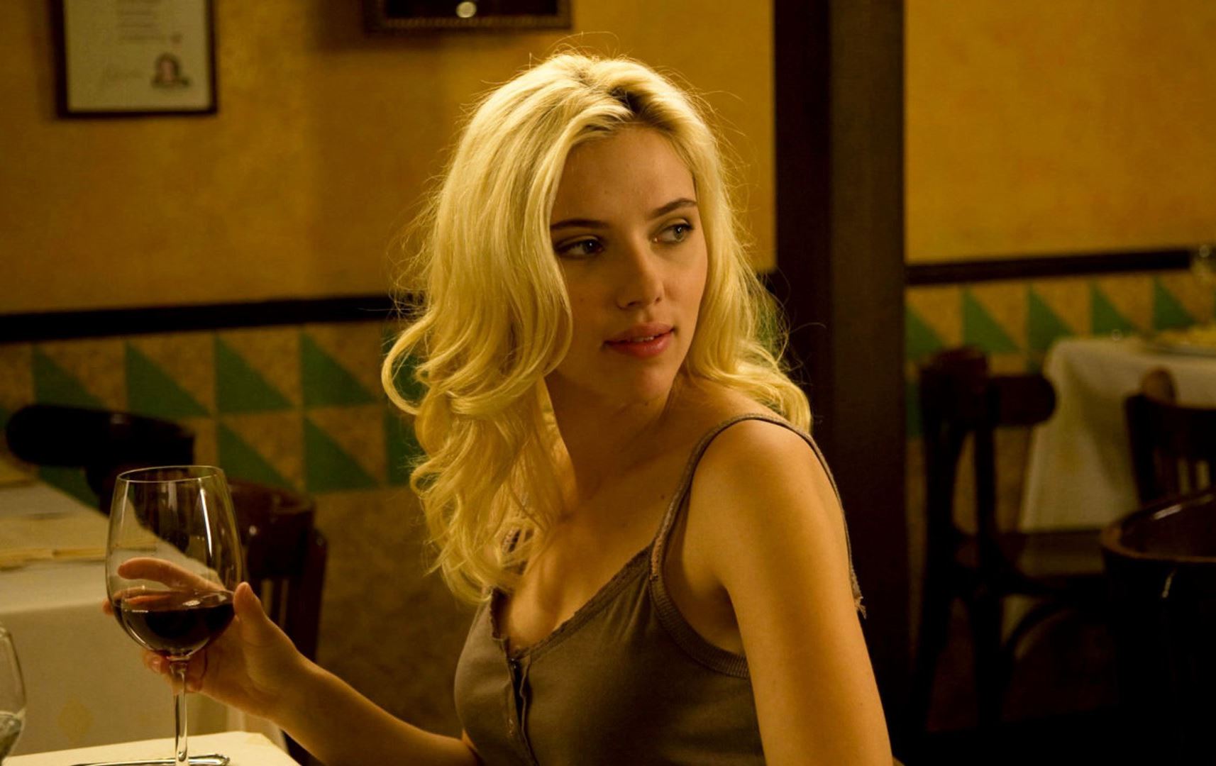 ئەستێرەیەکی هۆڵیوود بەرگری لە چالاکڤانانی میسر دەکات