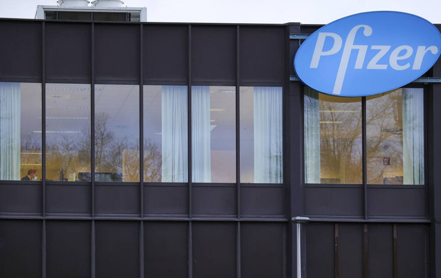 بەحرەین وەک یەکەم وڵاتی عەرەبی بەکارهێنانی پێکوتەی دژەکۆرۆنا پەسەنددەکات