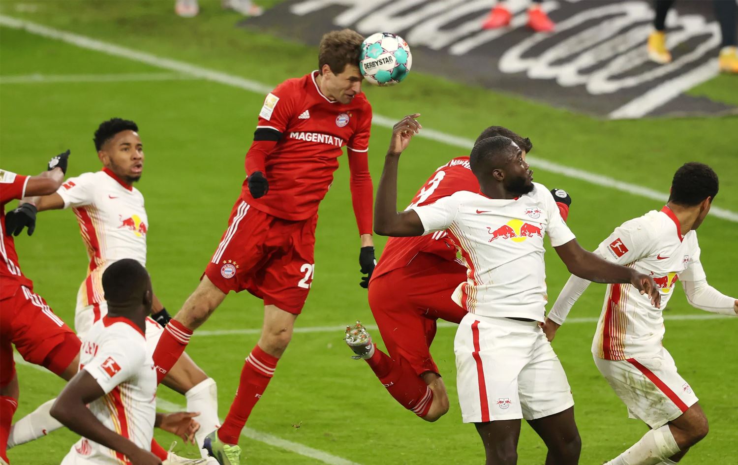 Bundesliga'da zirve mücadelesinde kazanan çıkmadı