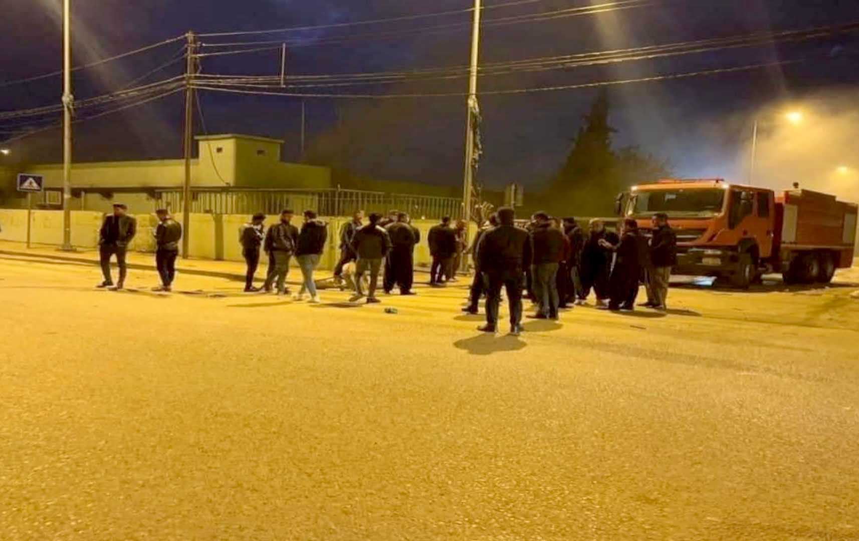 Süleymaniye’de göstericiler parti binalarına saldırdı