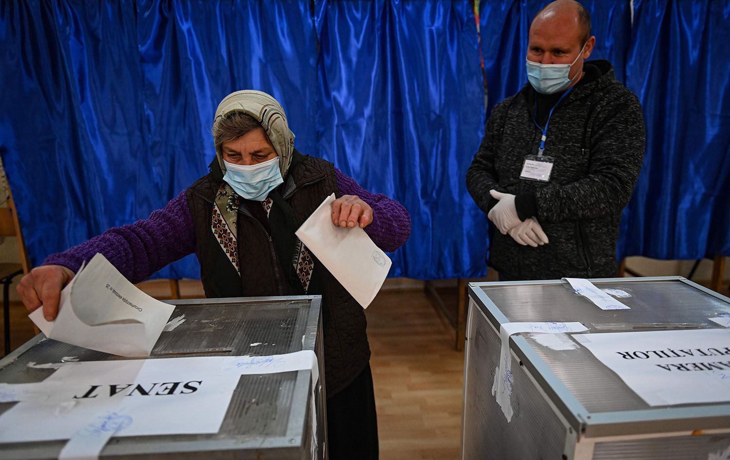 Partiya desthilatdar û opozisyon li Romanya li ser encamên hilbijartinan nakok in