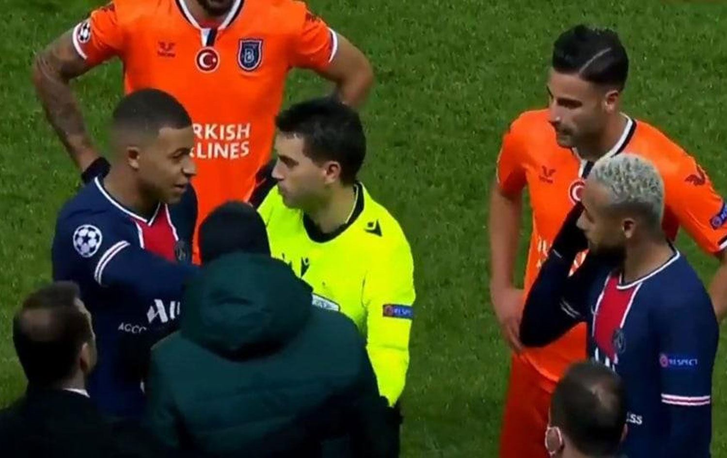 PSG ile karşılaşan Başakşehir, Şampiyonlar Ligi maçından çekildi