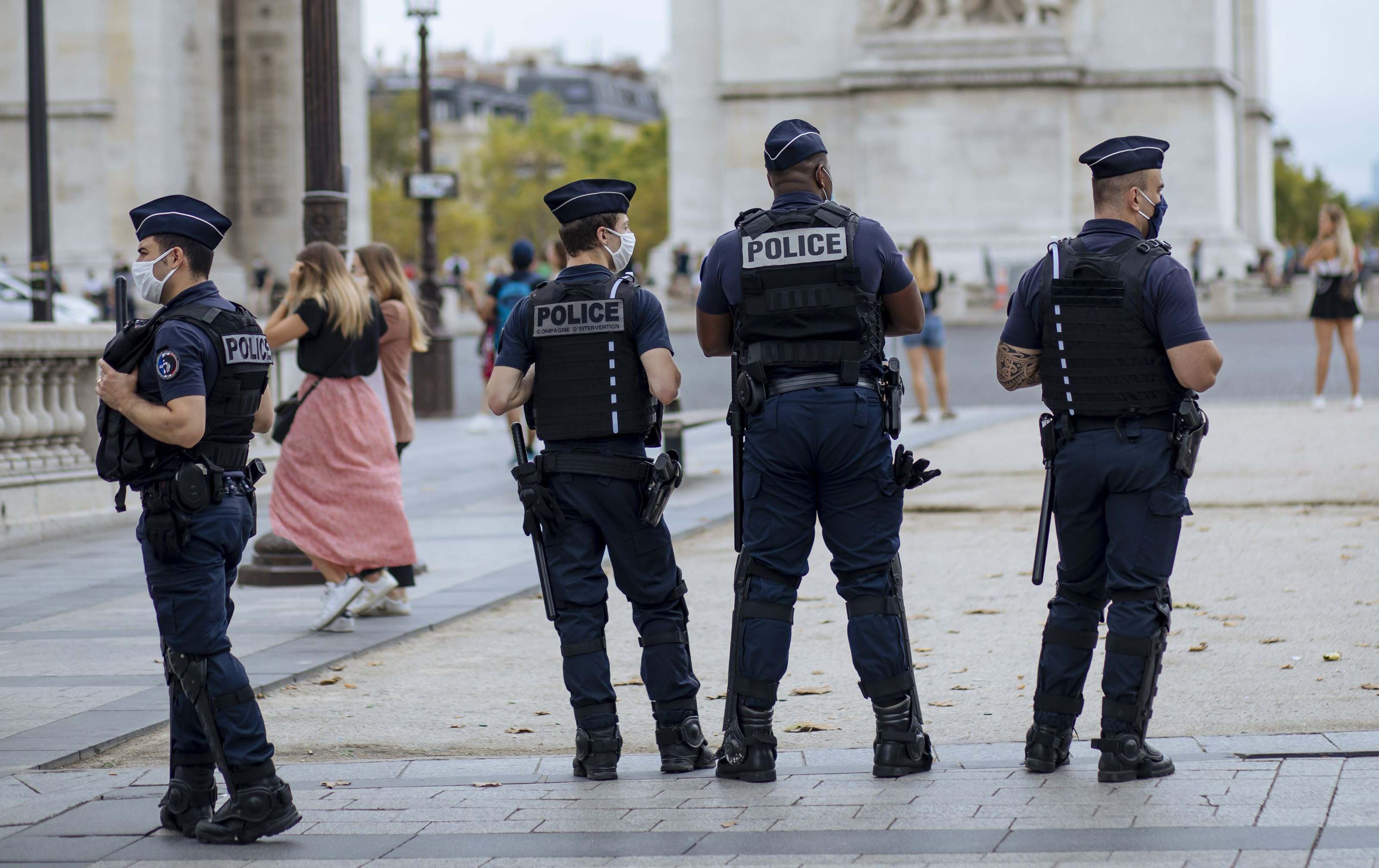 ئەفسەرێکی پۆلیسی فەرەنسا سەرپەرشتی گرووپێکی دزینی ئۆتۆمبێلە گرانبەهاکانی کردووە