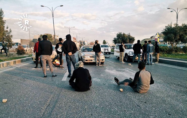 Protestors block the route on Sulaimani’s 60 metre road on December 11, 2020. Photo: Mujda Salah/Rudaw