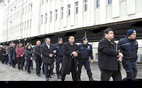 Di doza KCKê ya Şirnexê de girtî neman