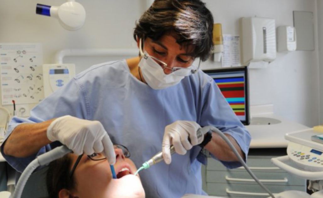 دەستەی پزیشکانی ددان لە بەریتانیا: سەردانکردنی خەڵکی بۆ پزیشکانی ددان کەمیکردووە