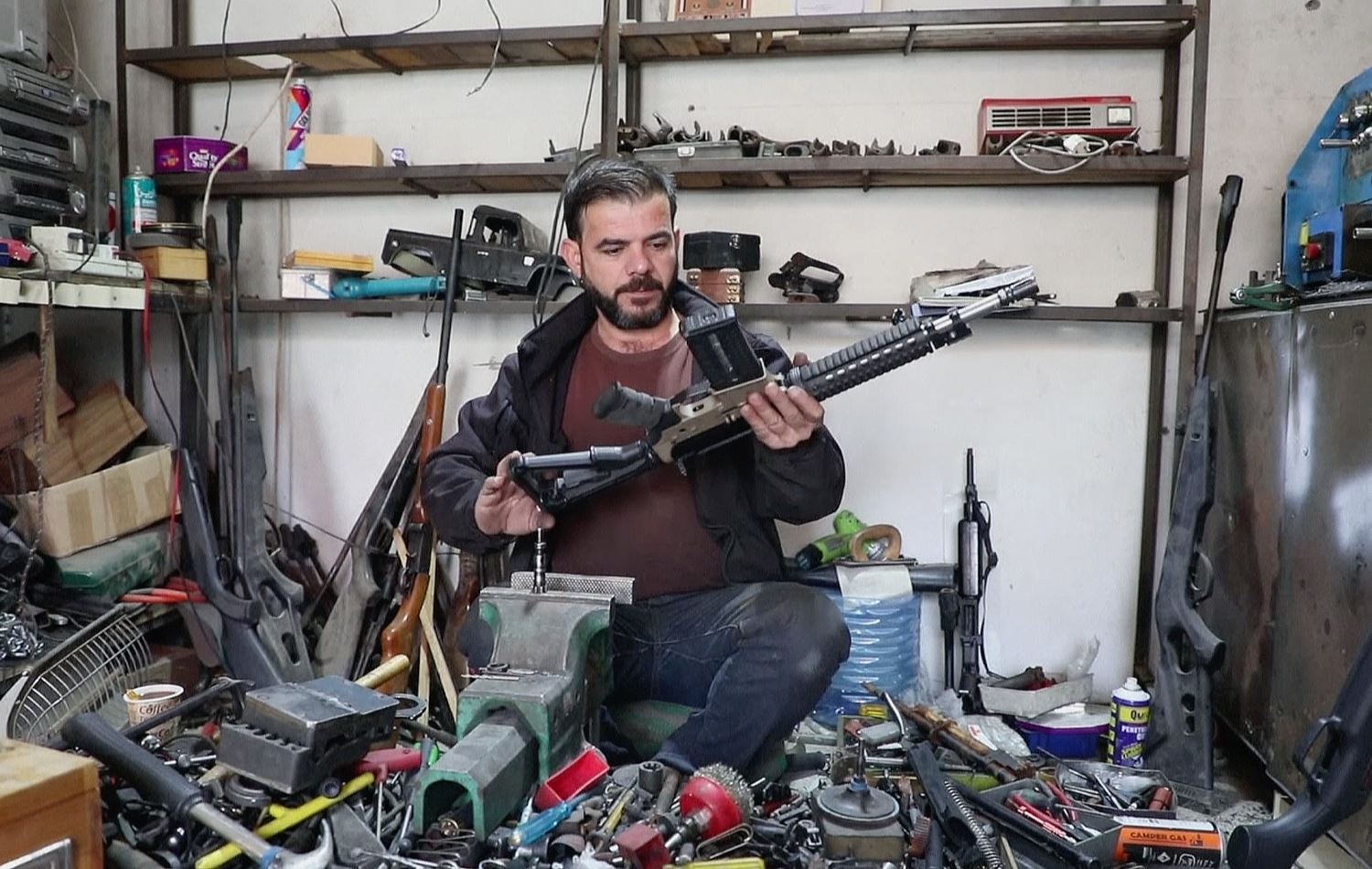 Duhok gunsmiths see business slump under economic crisis and relative peace