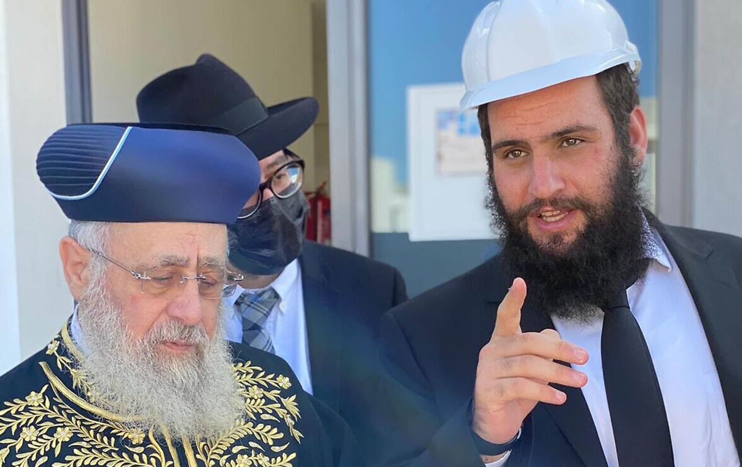 گەورە حاخامی ئیسرائیل دەچێتە ئیمارات و پەرستگە و قوتابخانەیەکی جوو دەکاتەوە