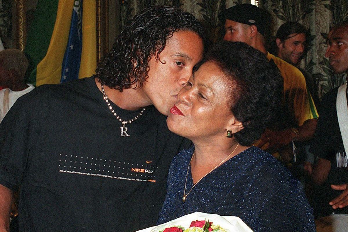 رۆناڵدینیۆ: نزا بۆ دایکم بکەن