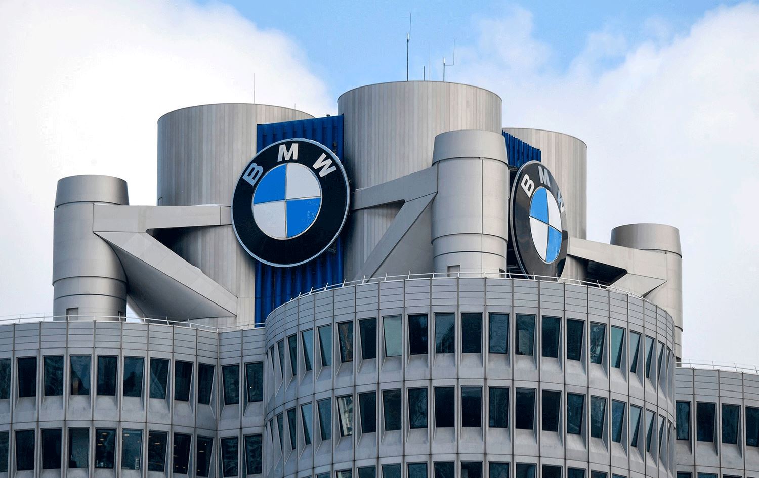 BMW لە 20٪ی ئۆتۆمبیلەکانی دەکاتە کارەبایی