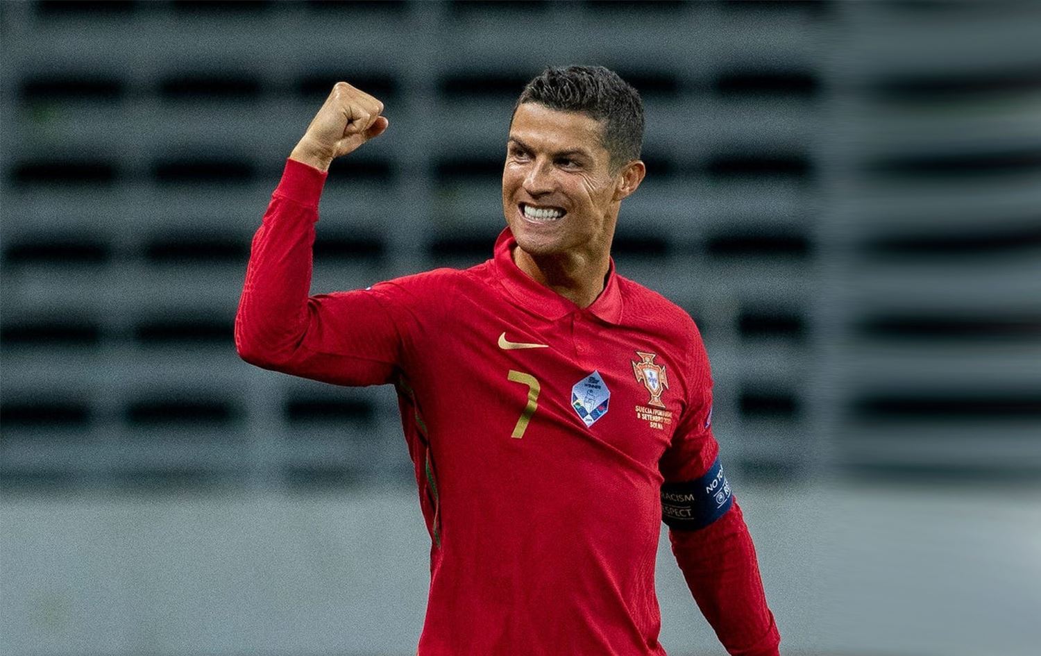 Cristiano Ronaldo, yüzyılın en iyi futbolcusu seçildi