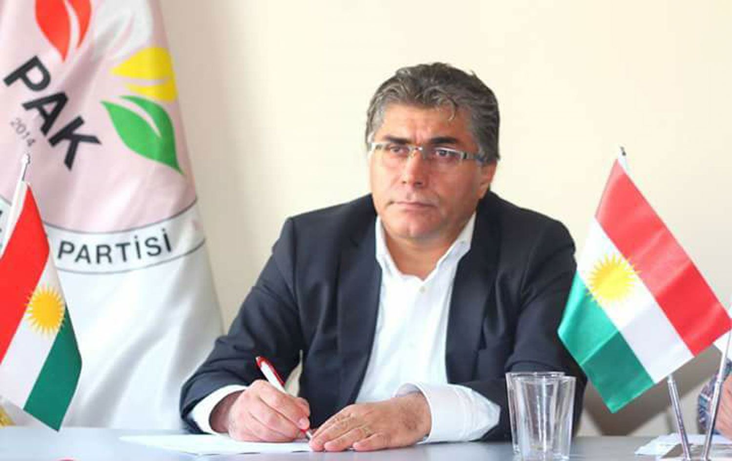 PAK lideri Özçelik: Dört adım Kürtler için tarihsel kazanımların kapısını açabilir