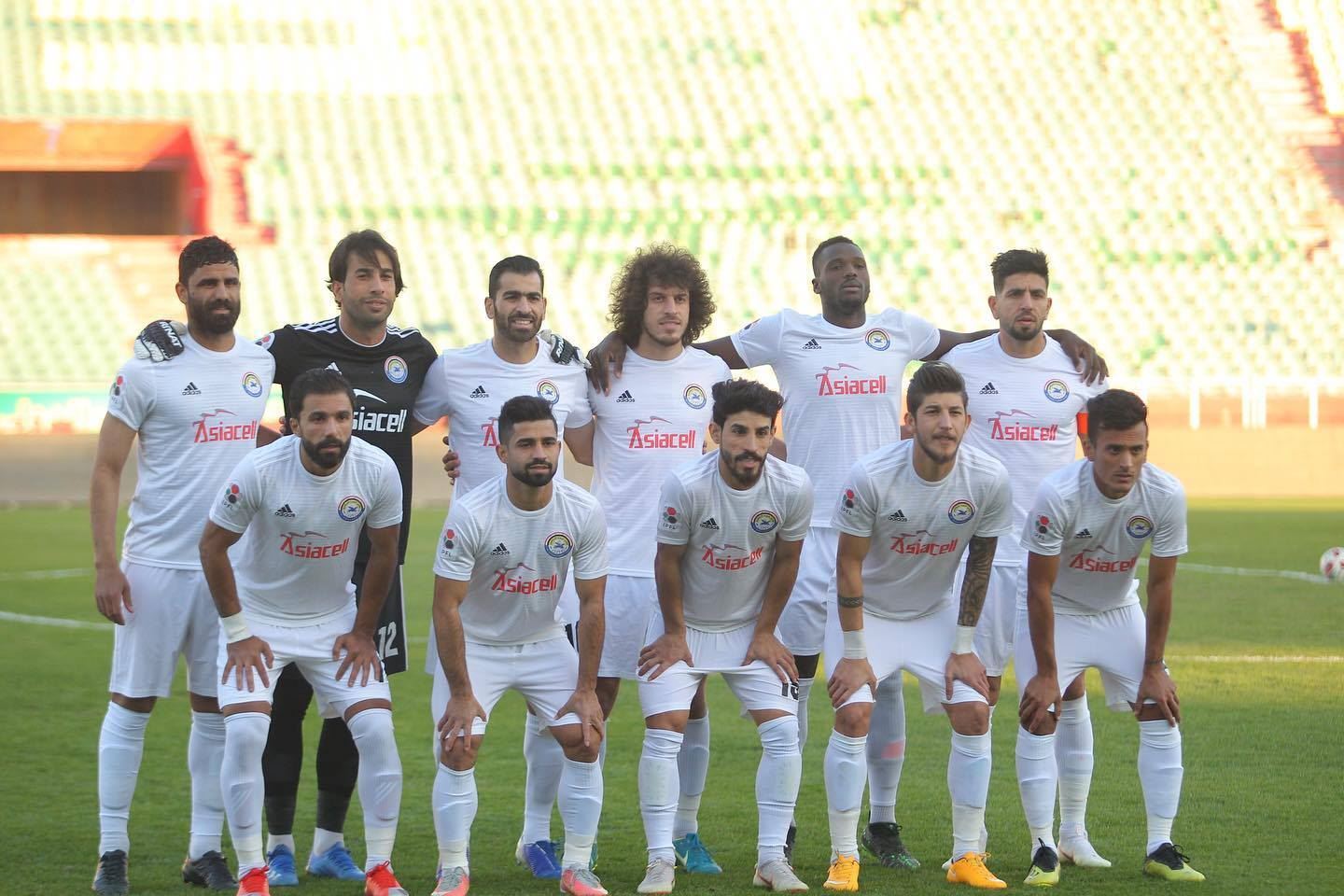 زاخۆ راهێنەری زەورا بەدەرکردن دەدات