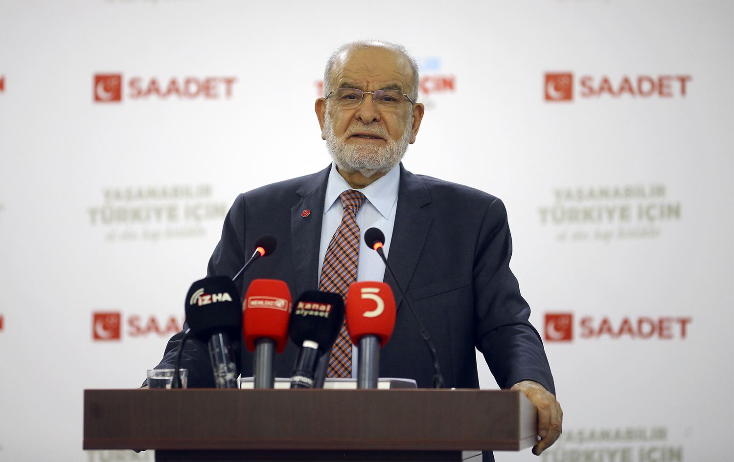 Karamollaoğlu: Dünya beşten büyükmüş, hadi babayiğitliğini göster