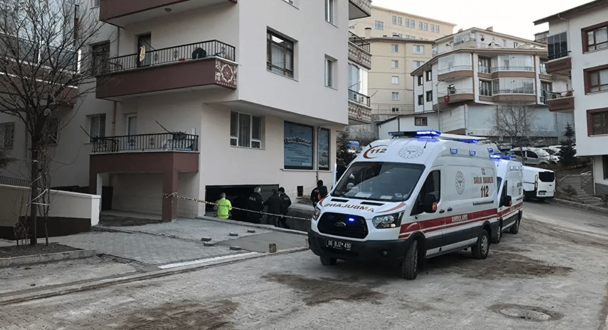 Ankara'da bir apartmanda 3 kişinin cansız bedeni bulundu