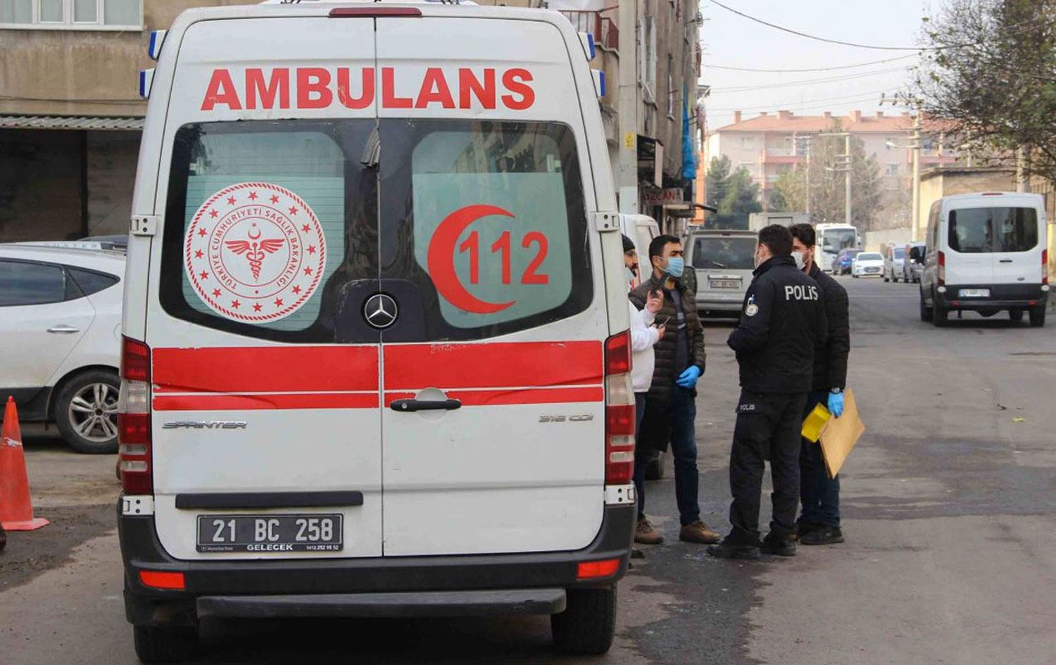 Diyarbakır'da bir kadın kuma getiren eşini bıçakladı