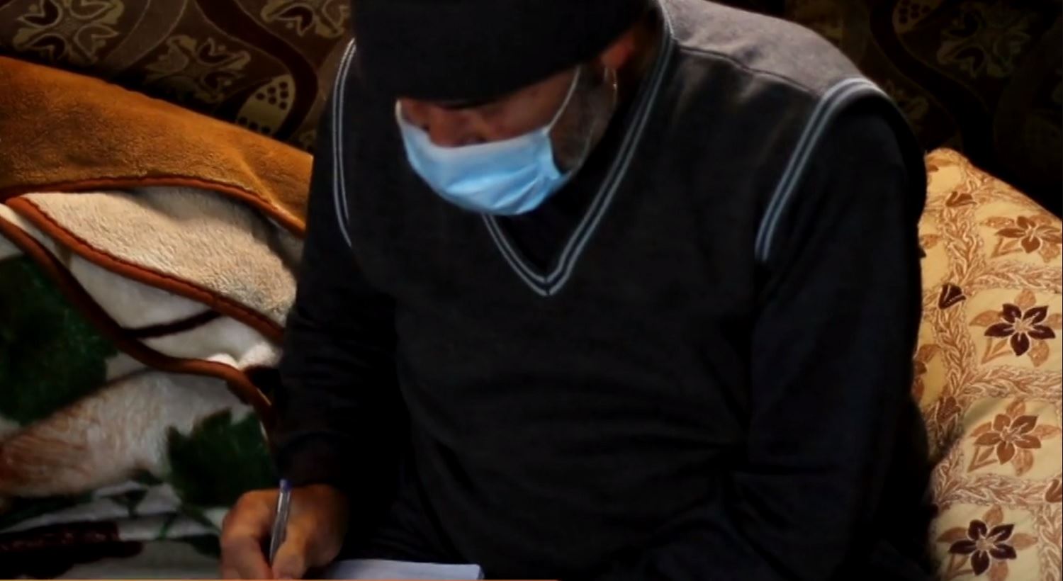 Li Kampeke Idlibê kalekî bûyerên krîza Sûriyê belge kirine