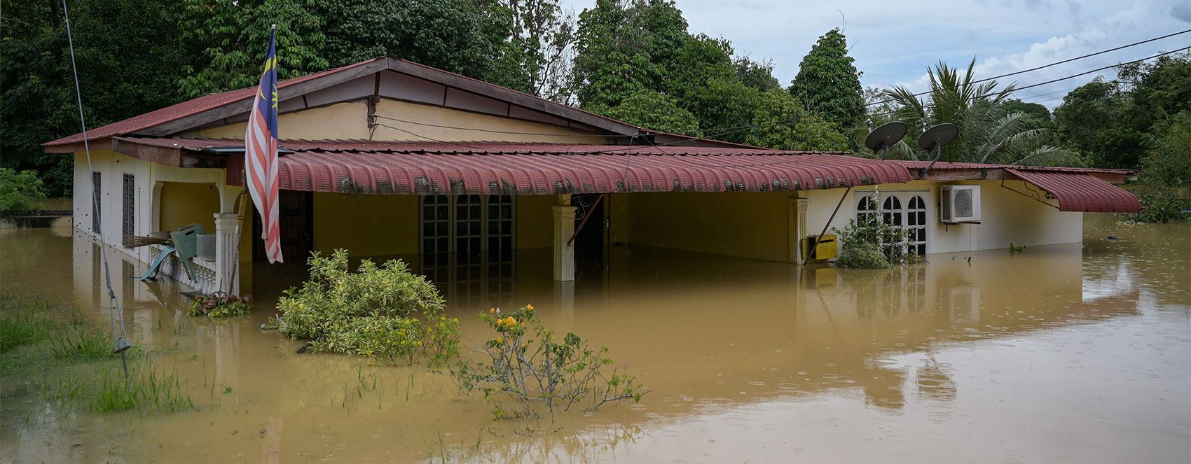 لافاو لە مالیزیا؛ هەزاران خێزان بێماڵ بوون