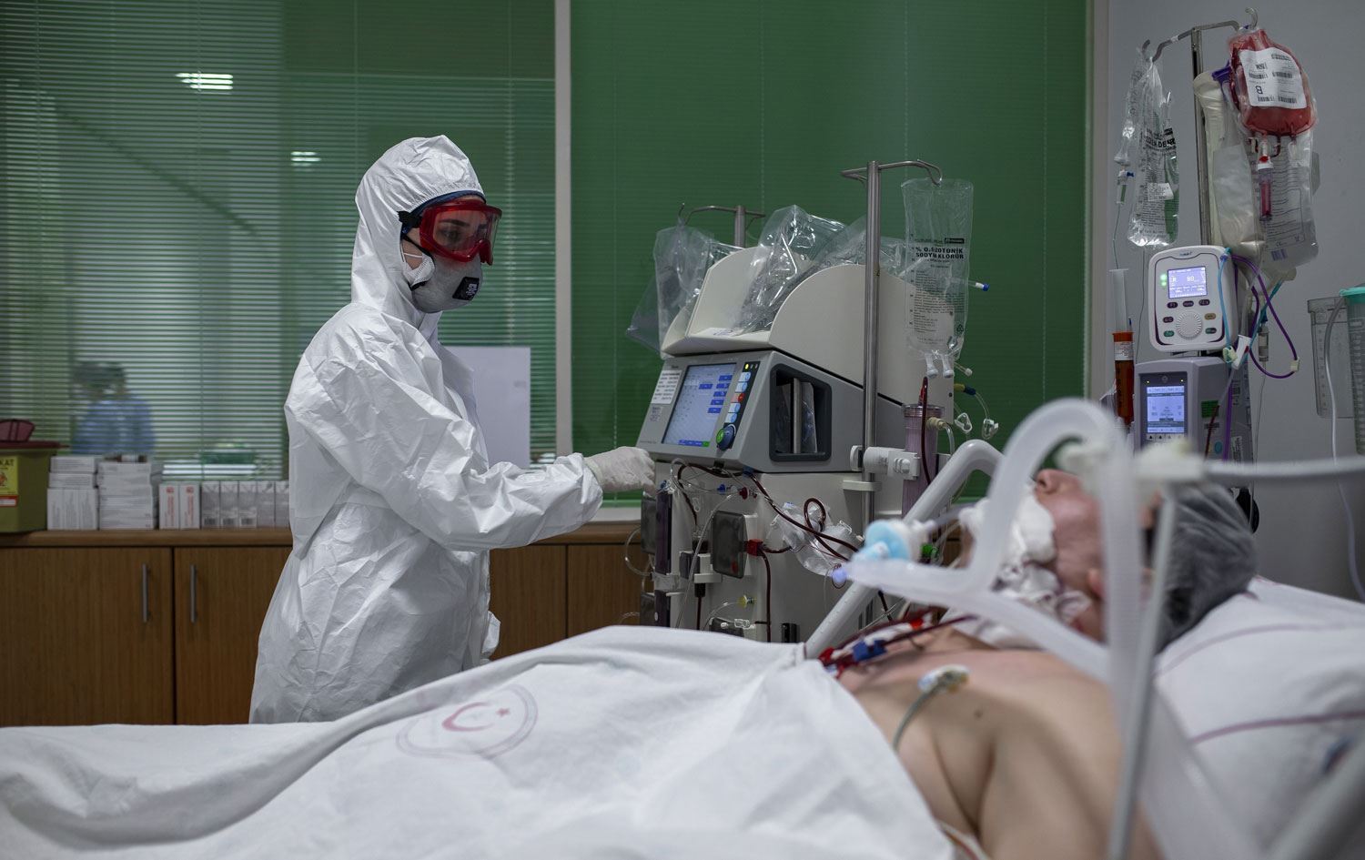 Türkiye’de Covid-19 kaynaklı ağır hasta sayısı düşüyor