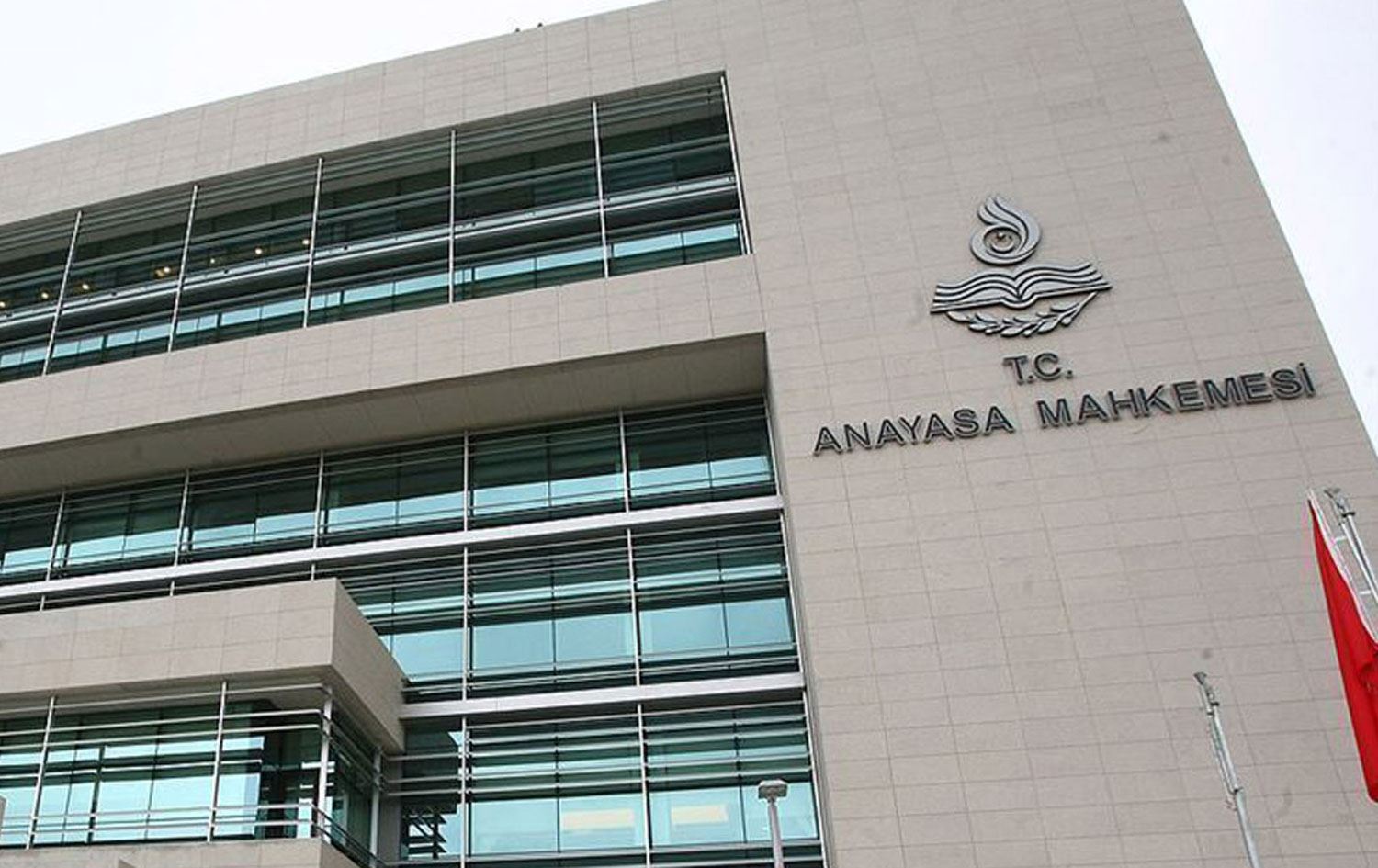 AYM: Gözaltına çıplak arama hak ihlali