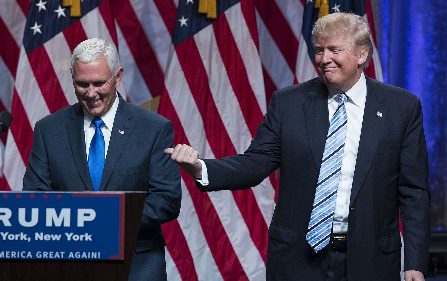 ترەمپ بەپێچەوانەی دەستوور داوا لە پێنس دەکات هەڵبژاردنەکان هەڵبوەشێنێتەوە