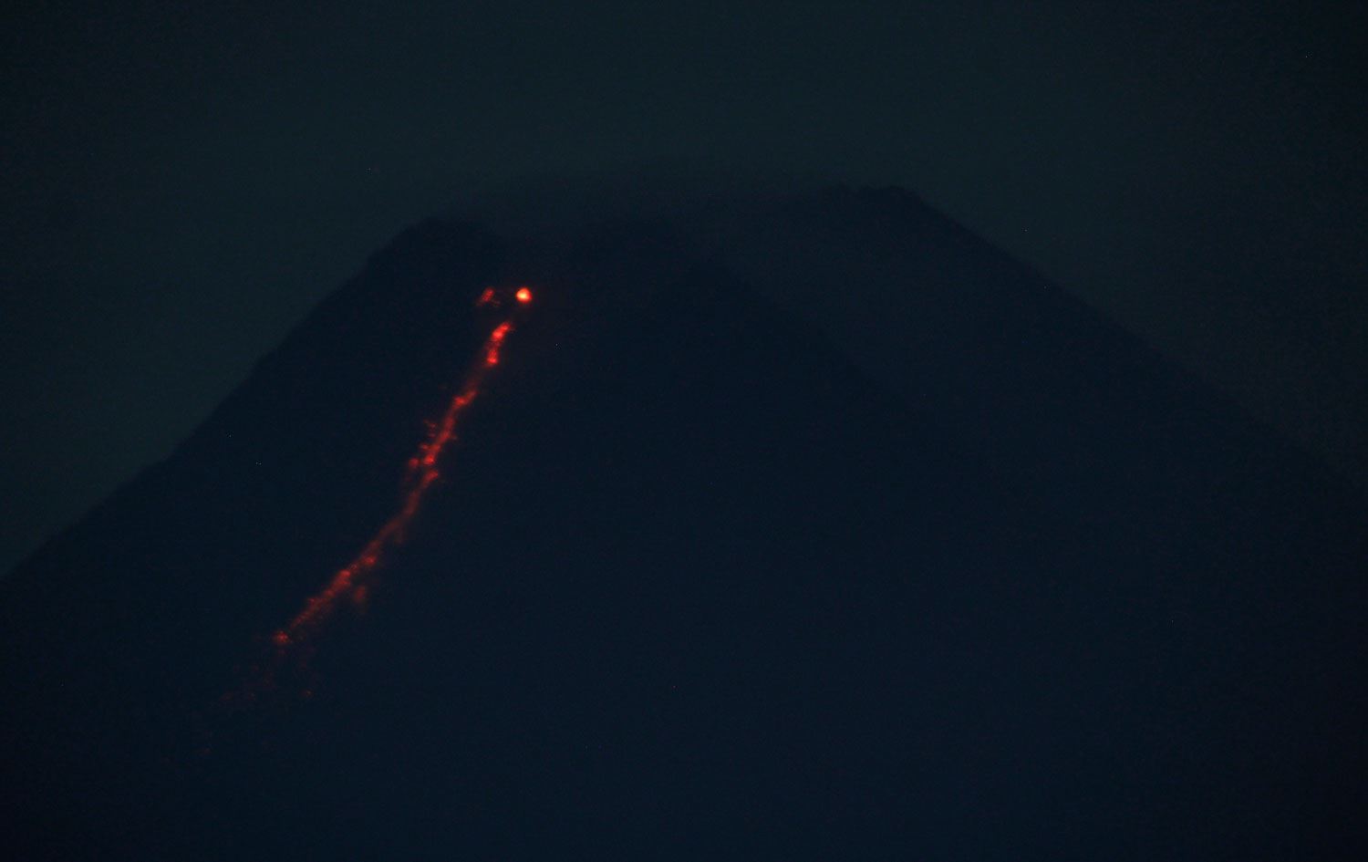Endonezya’da yanardağ patladı